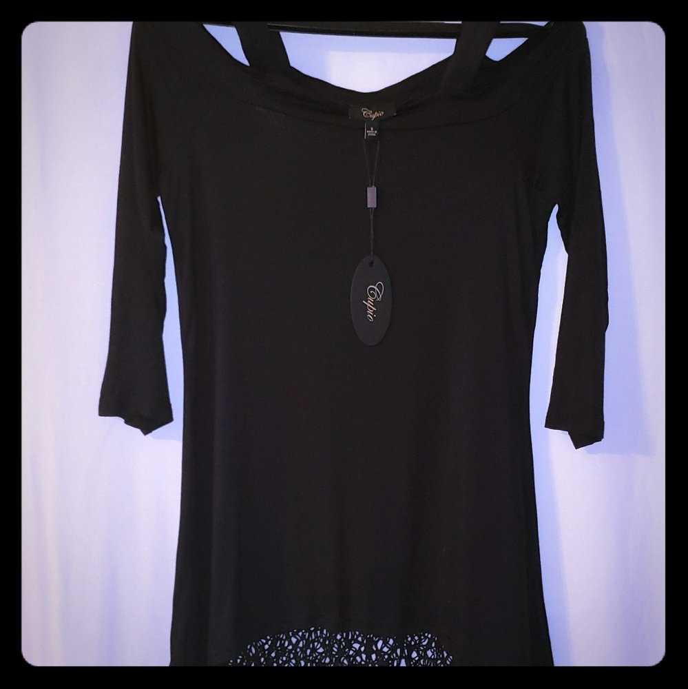 NWT Cupio off shoulder crocheted hem